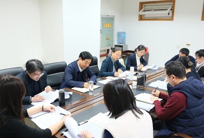 院党委书记阮金泉参加科研处党支部学习会