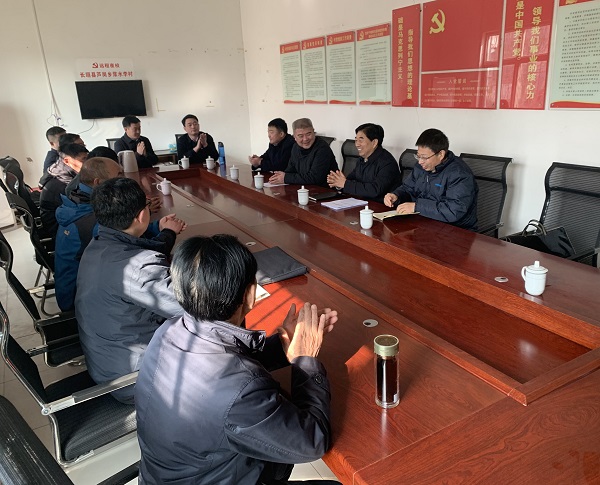 院党委书记阮金泉到定点帮扶村开展春节前走访慰问活动