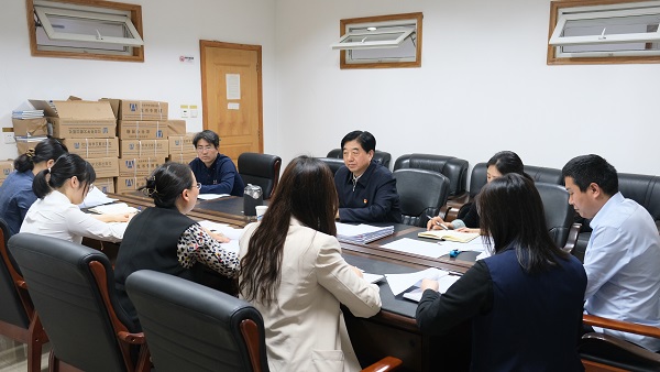 院党委书记阮金泉参加所在科研处党支部学习会