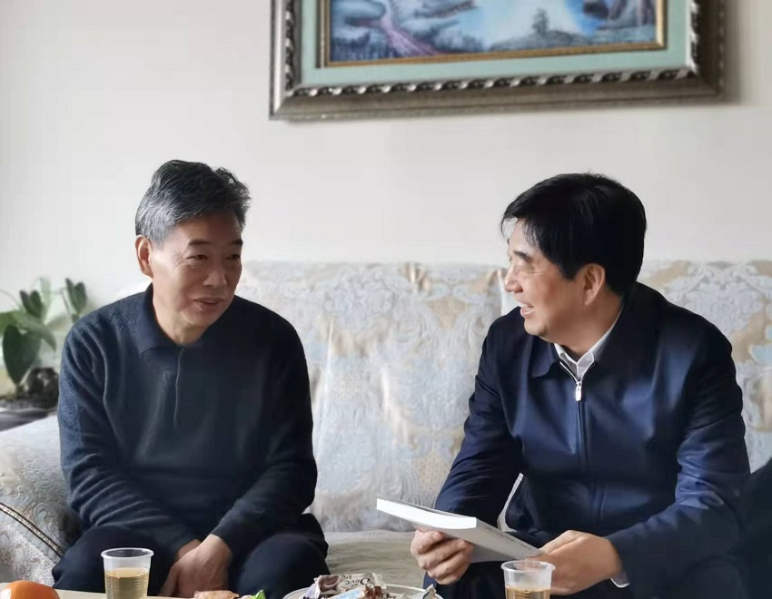 院领导春节走访慰问离退休老同志