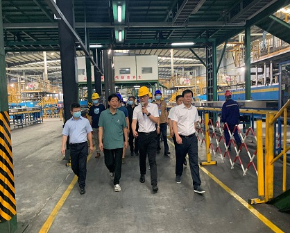 院党委书记阮金泉参加“新时代西部大开发闯新路”全国学术研讨会暨第十届中国•贵州 “后发赶超”论坛并做主旨发言