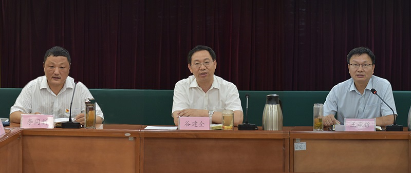 主席台-网站.jpg