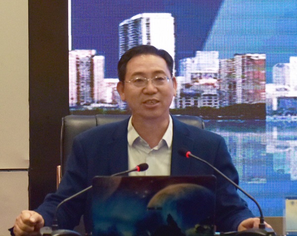 谷建全作报告-网站.jpg
