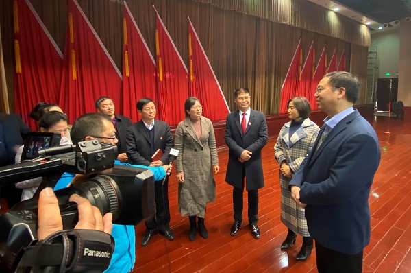 现场解答.jpg
