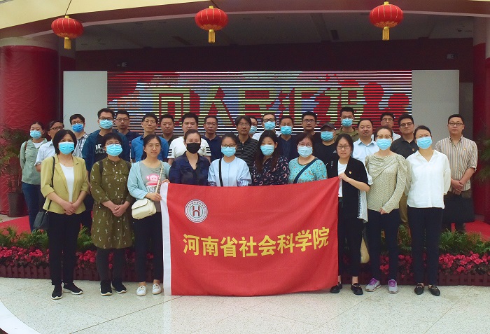 参观人员合影-网站.jpg